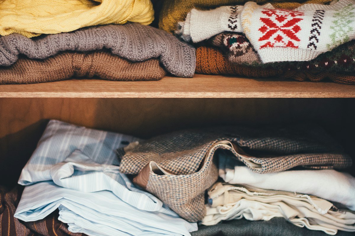 Organized closet minimal shelf